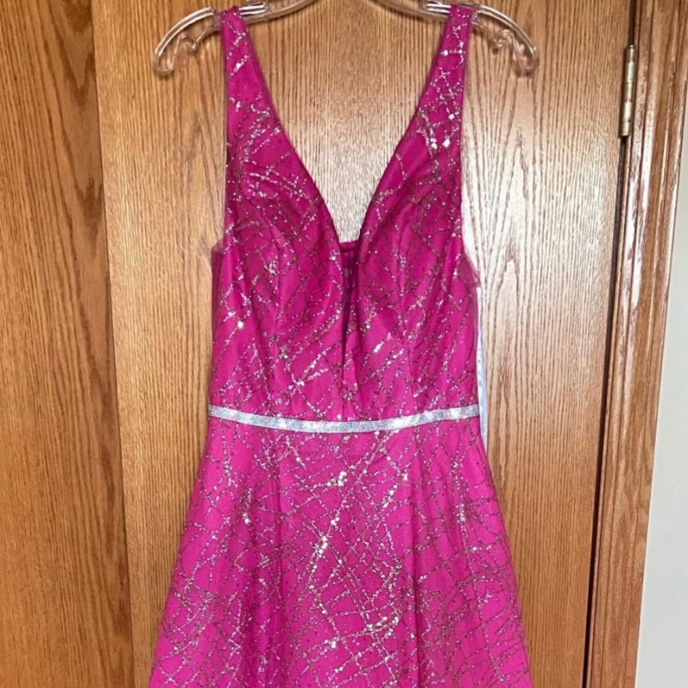 Prom Dress - Size 8 - great condition- worn once. - Picture 3 of 6